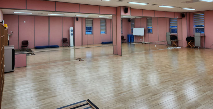 �ٸ�����